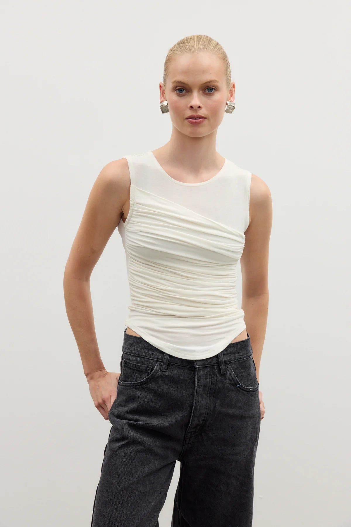 ROSELANI SLEEVELESS TOP