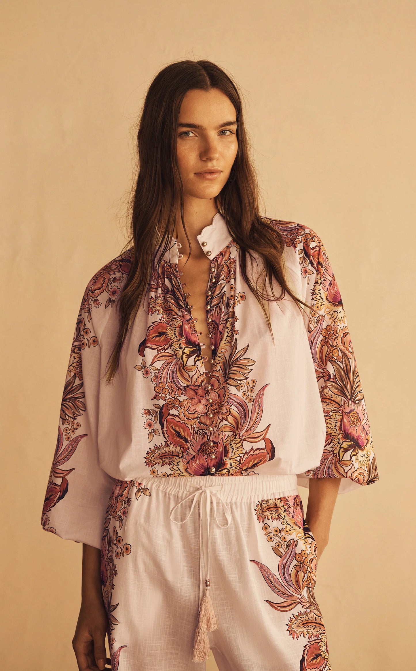 SCALLOP BILLOW SLEEVE BLOUSE
